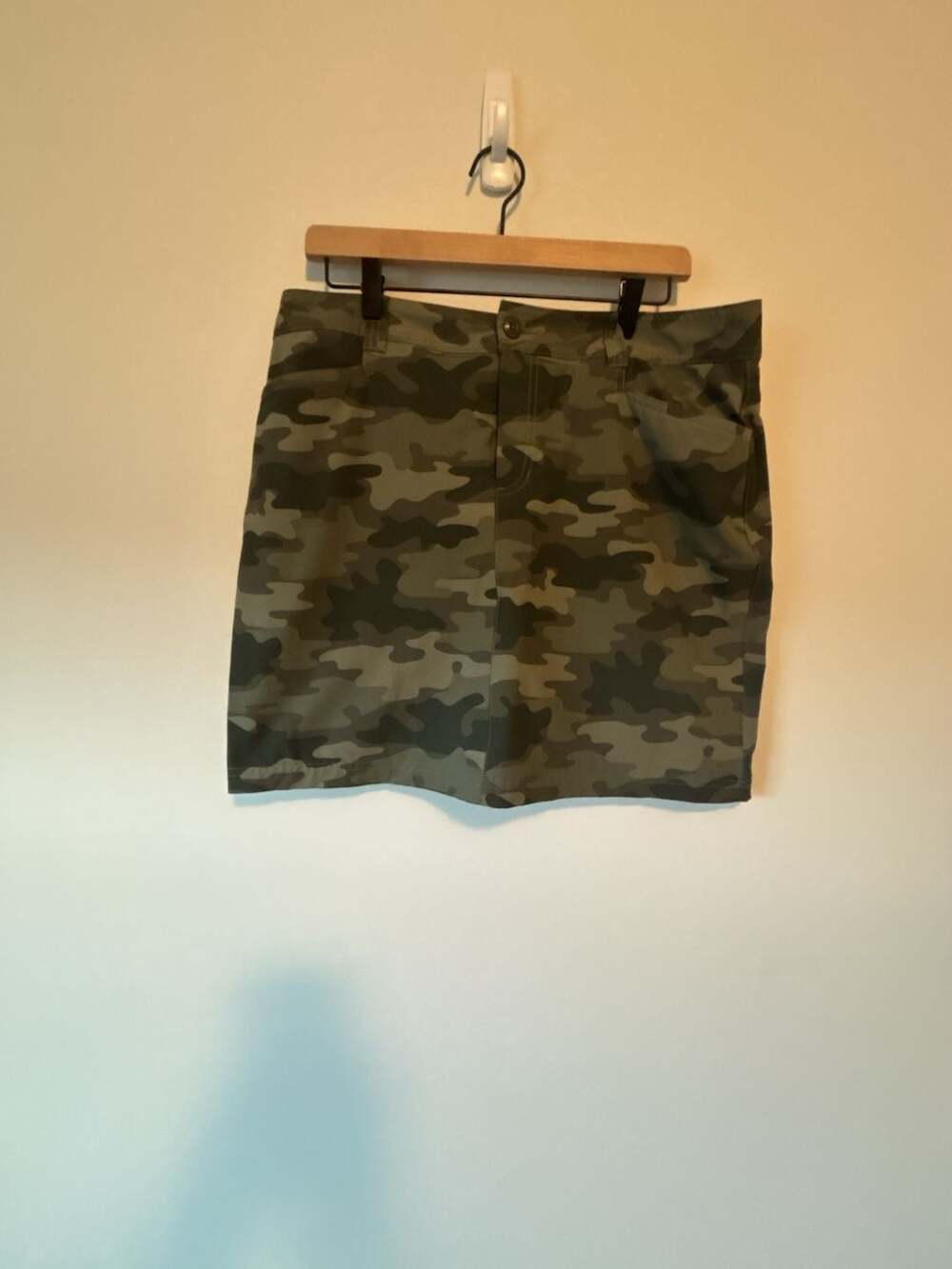 Eddie Bauer Women's Adventurer 2.0 Skort Size 12 Green Camouflage